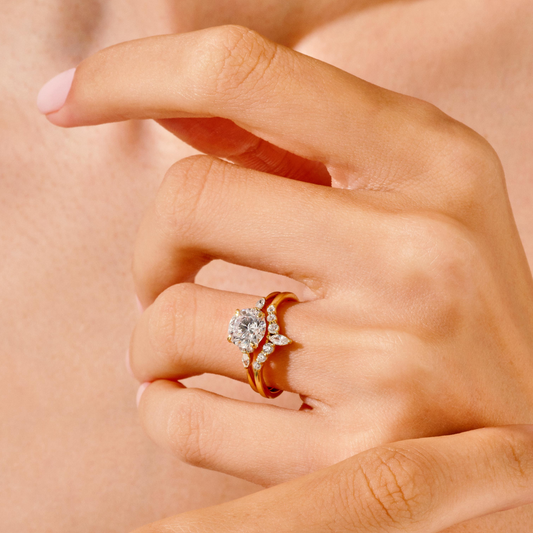 Vintage-Inspired Round Cut Cluster Moissanite Bridal Set